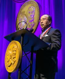 Ming-Jun Li at the National Inventors Hall of Fame Induction Ceremony